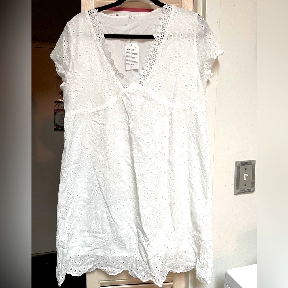 WHITE EYELET DRESS EMPIRE V NECK LIGHT CAP SLEEVES 20”p 36”L  LINED